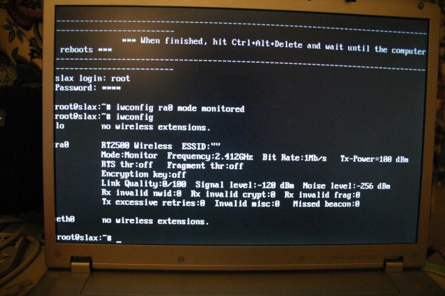 Testing the rt2500 wireless card in Slax.