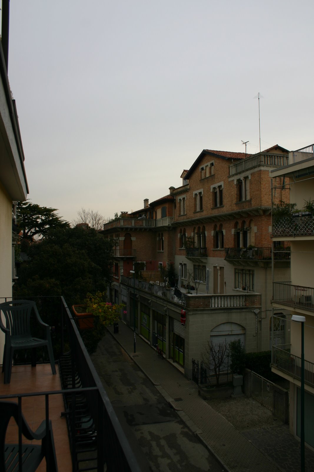 A view from the balcony the next morning (01.04.07) looking North-ish.