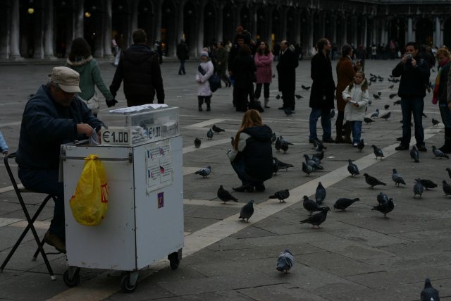 1 Euro for bird food.