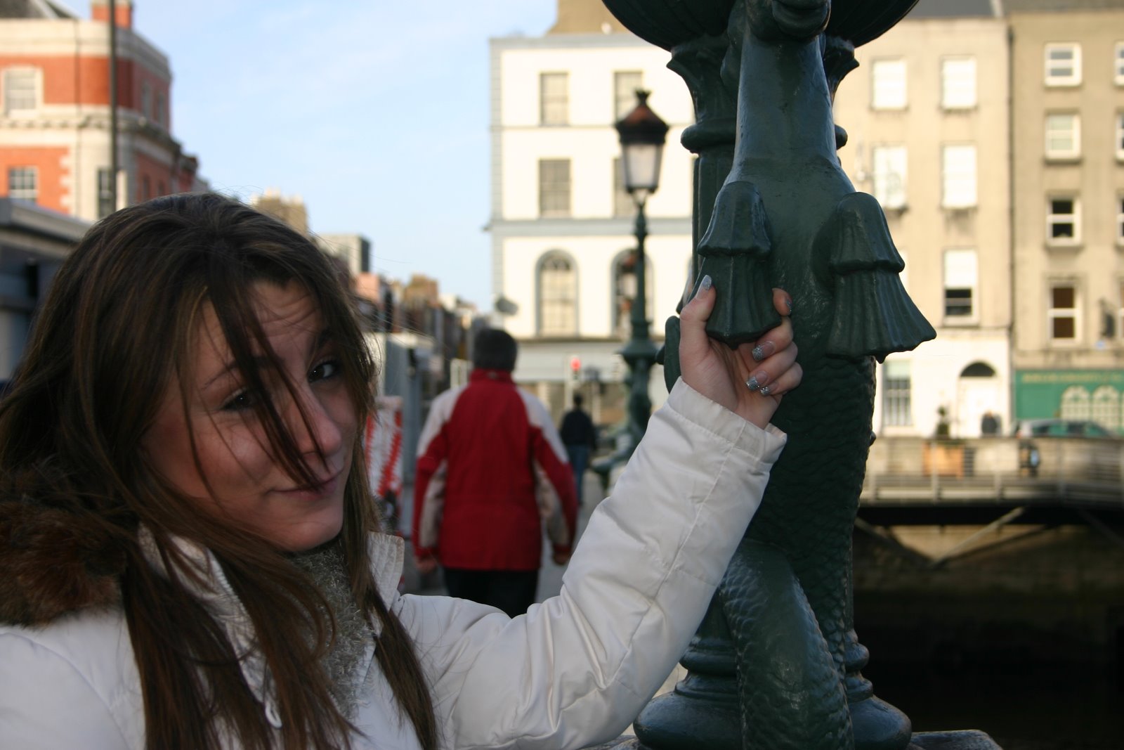 Leilani shaking the paw of a statue seahorse.