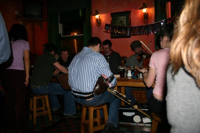 The traditional Irish band in Duffet's.