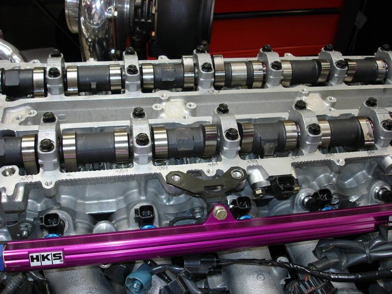 Engine_build_2_HKS_rail_cams_closeup